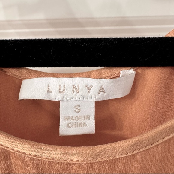 Lunya Peach Washable Silk Tulip Back Tank & Shorts Pajama Set, Small - Picture 4 of 12